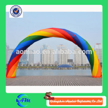 Arco inflable colorido del arco inflable durable del arco iris para la venta
